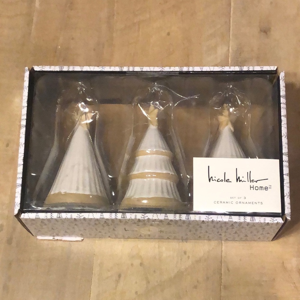 🤎🤍 Nicole Miller Home Set of 3 Ceramic Christmas Tree Ornaments 🤍🤎 NIB